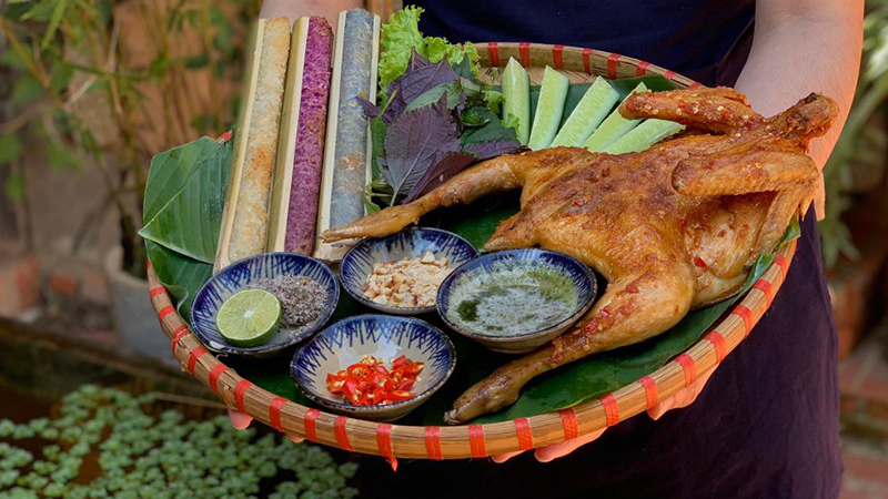 Tìm vé máy bay Hà Nội đi Đà Lạt ăn cơm lam gà nướng
