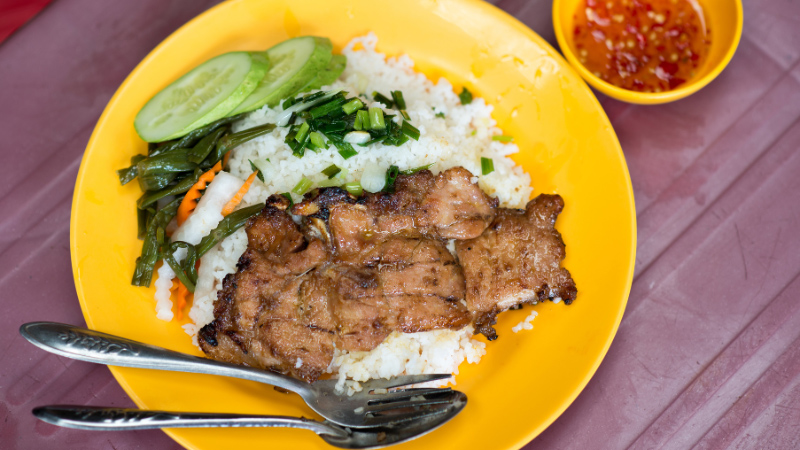 Tìm vé máy bay Hà Nội đi Hồ Chí Minh thưởng thức cơm tấm Sài Gòn