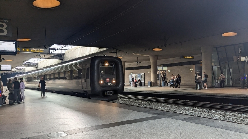 Đi tàu hỏa từ sân bay về trung tâm Copenhagen