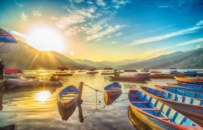 du lịch nepal ngắm biển hồ Phewa