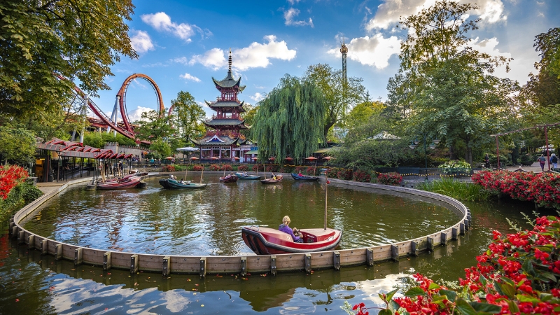 Không gian thiên nhiên ấn tượng tại Công viên giải trí Tivoli Gardens