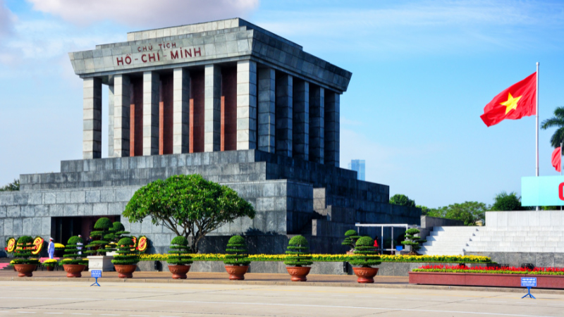 Mua vé máy bay Quy Nhơn đi Hà Nội thăm Lăng Chủ tịch Hồ Chí Minh