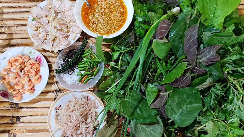 Lẩu rau rừng Buôn Ma Thuột