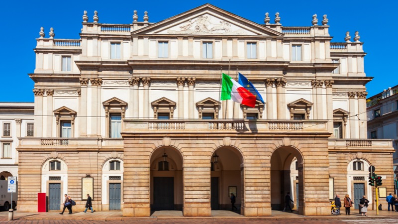 Nhà hát La Scala thu hút khách du lịch tới tham quan