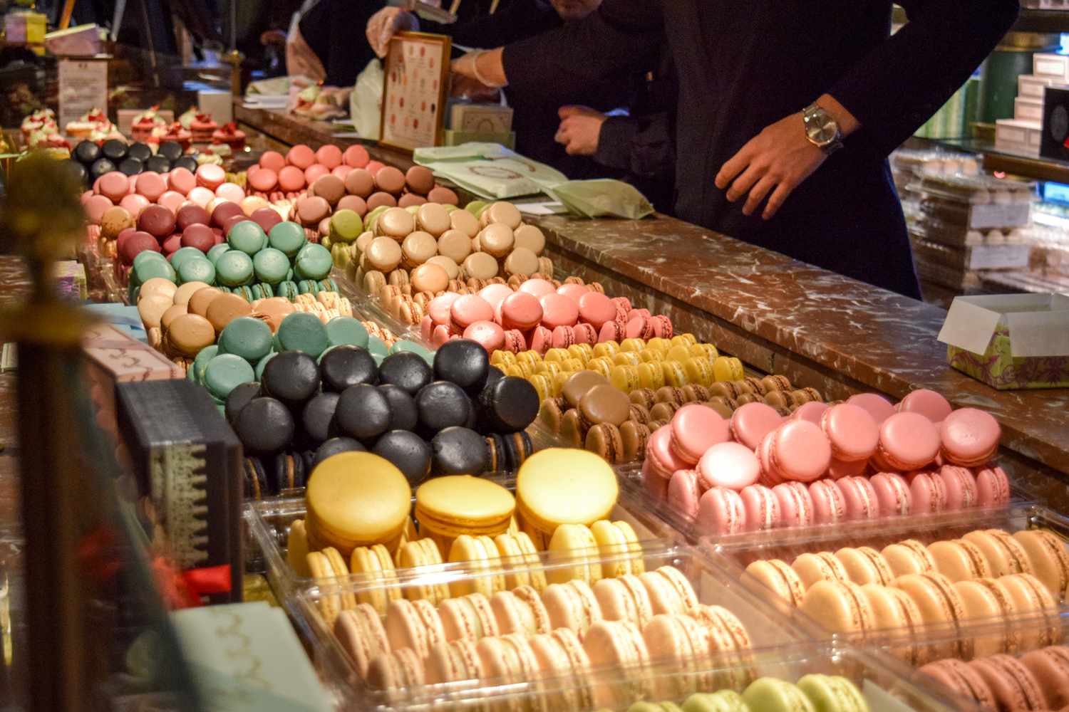 Bánh Macaron đặc sản mua về làm quà Paris