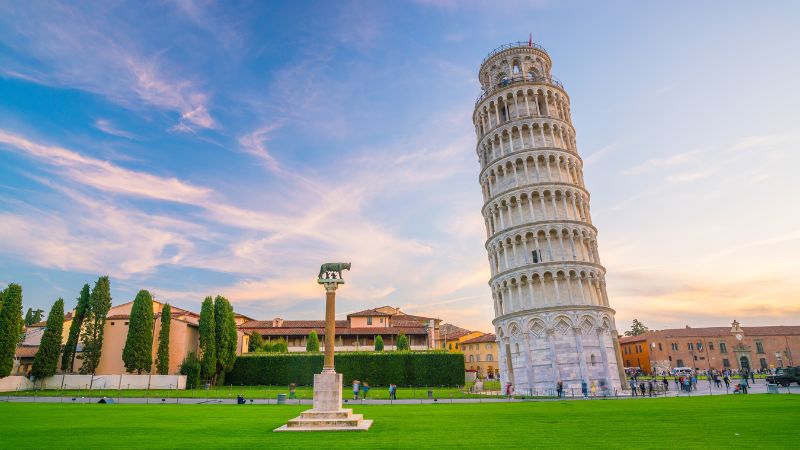 Biểu tượng du lịch của Ý - Tháp nghiêng Pisa
