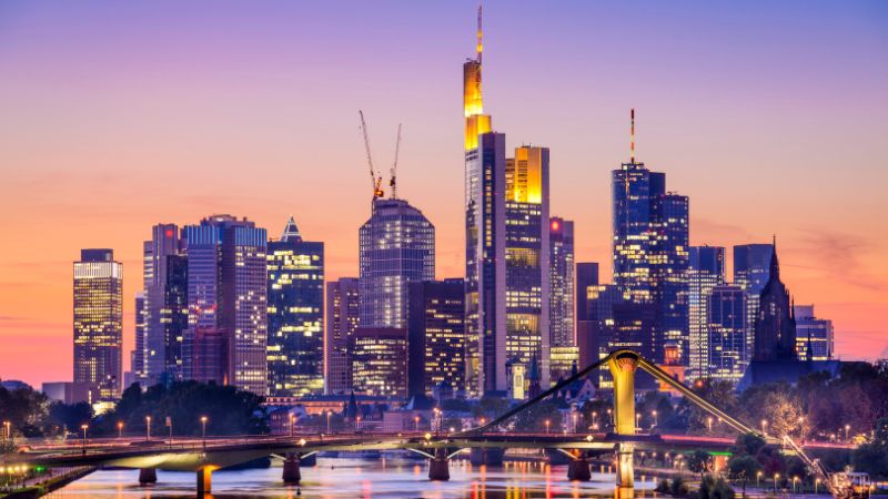 Thành phố Frankfurt sầm uất