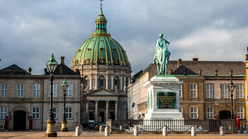 Tham quan Cung điện Amalienborg cổ kính