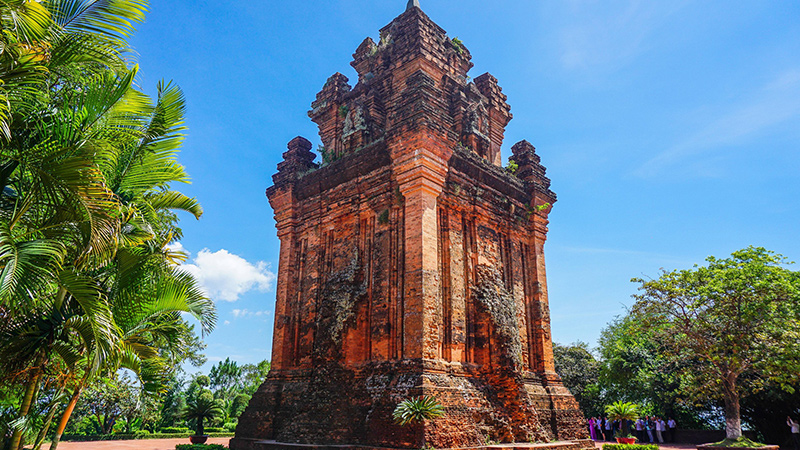 Đặt vé máy bay Hà Nội đi Tuy Hòa check in Tháp Nhạn