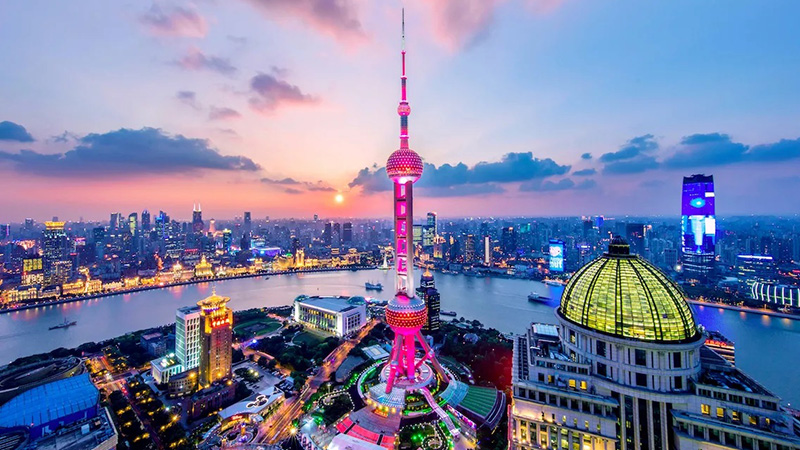 Tháp truyền hình Minh Châu Đông Phương nổi bật giữa lòng thành phố