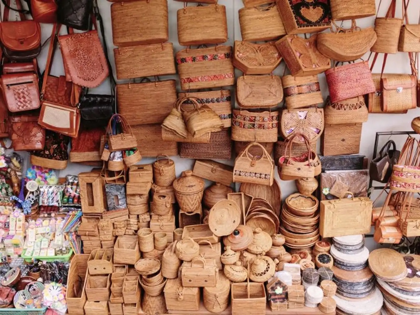 Mua Túi dệt kim Ata làm quà Bali