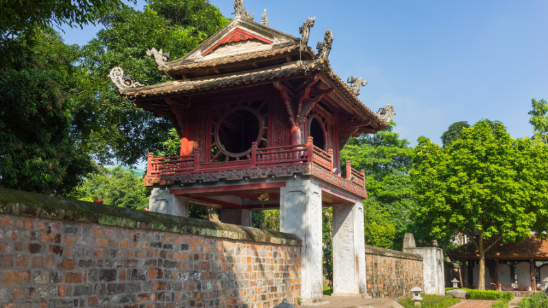 Mua vé máy bay Điện Biên đi Hà Nội ghé thăm Văn Miếu - Quốc Tử Giám