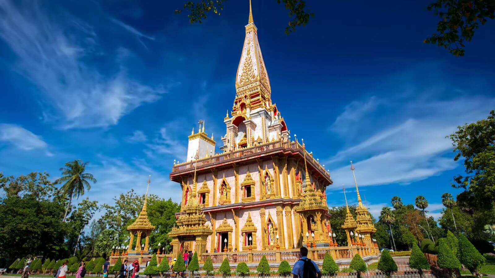 Ngôi chùa Wat Chalong cổ kính 