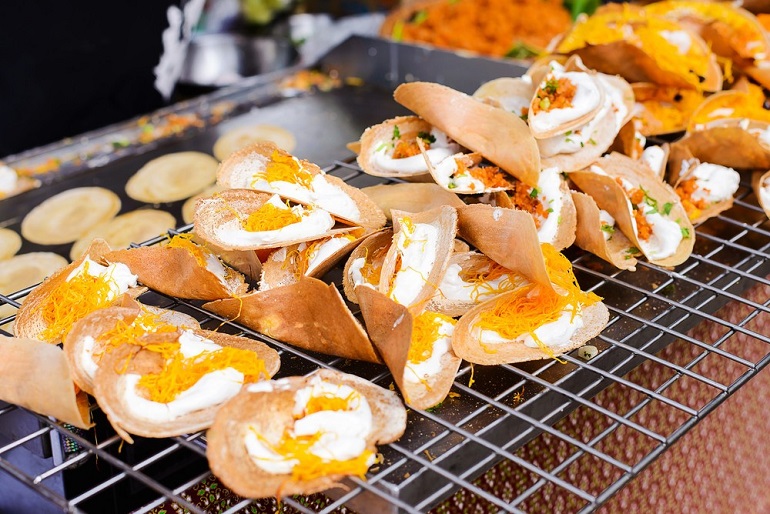 Khanom buang - Bánh xốp kem dừa nổi tiếng ở Phuket
