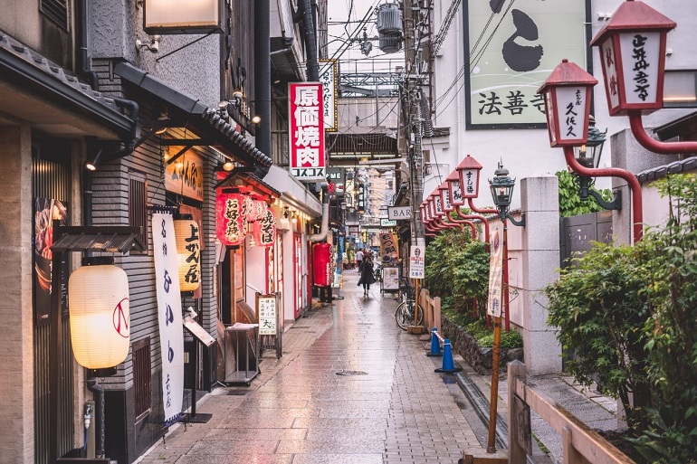 Một con hẻm ở Tokyo Nhật Bản