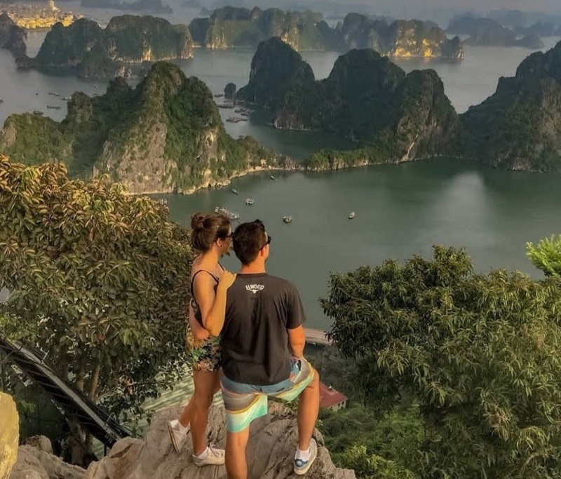 Đặt vé máy bay đi Vân Đồn khám phá vịnh Hạ Long