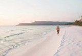 Chạy bộ trên biển Koh Rong vào sáng sớm