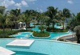 Bể bơi tại khách sạn