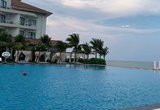 Bể bơi view biển 
