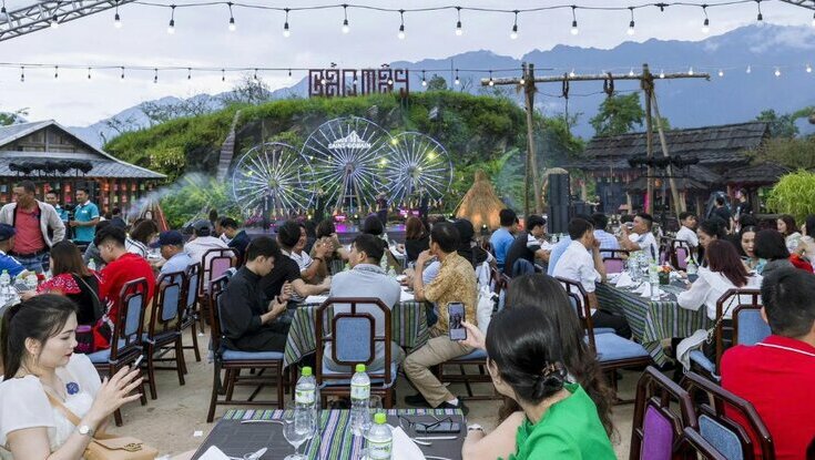 Khuôn viên ăn ngoài trời