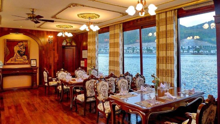 Nhà hàng được thiết kế theo phong cách hoàng gia