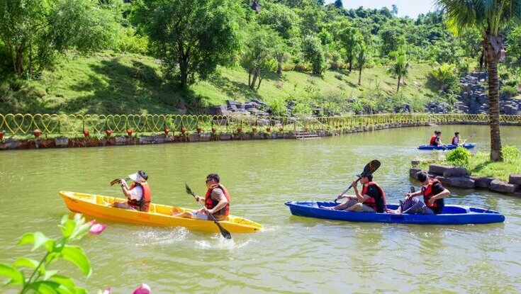 Chèo thuyền Kayak núi Thần Tài