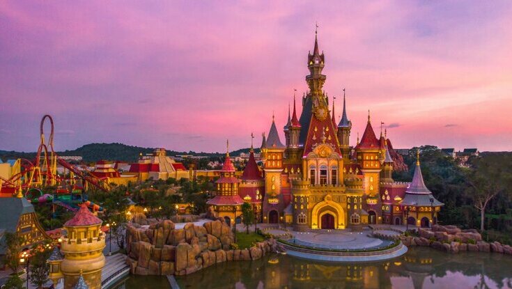 Hoàng hôn tại VinWonders Vũ Yên
