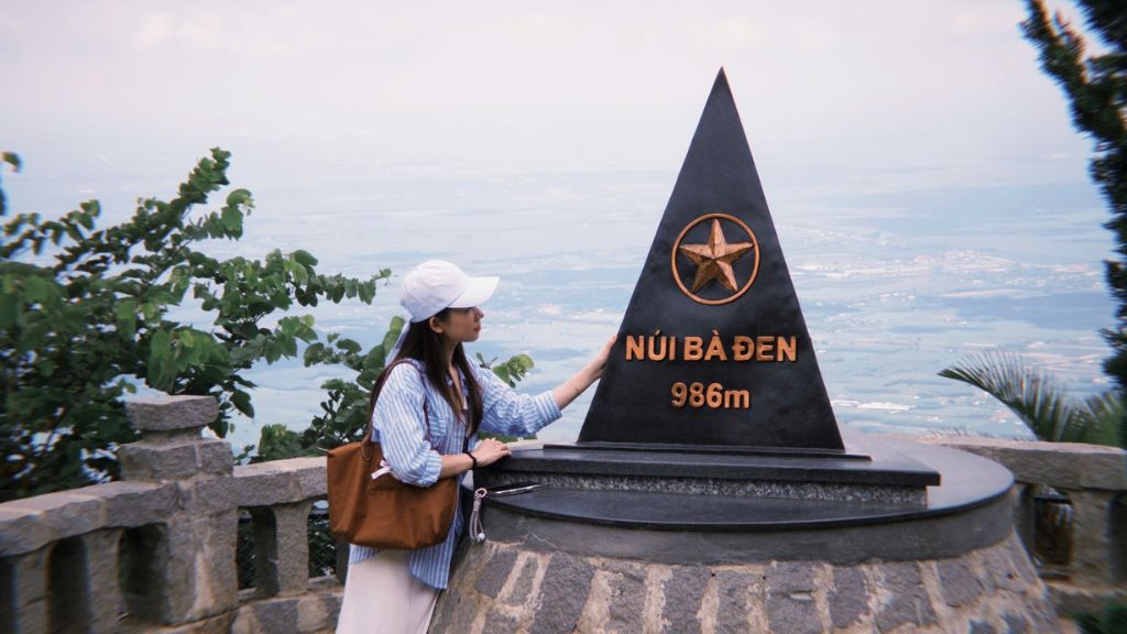 Đỉnh núi Bà Đen