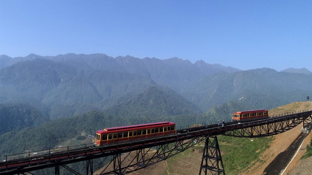 Tuyến tàu hỏa leo núi dài nhất Việt Nam