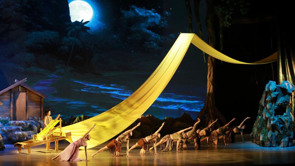 Một show diễn kết nối sâu sắc giữa nghệ thuật và văn hóa địa phương