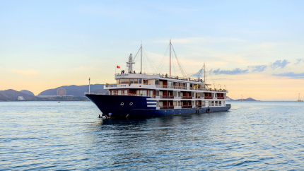 Du thuyền Sealife Legend Nha Trang ngắm hoàng hôn