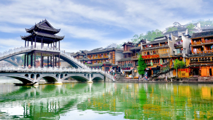 Hồ Chí Minh - Ân Thi - Phượng Hoàng Cổ Trấn - Trương Gia Giới 5N4Đ