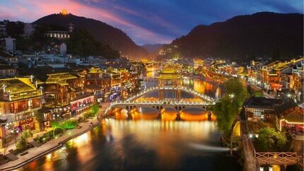 Tour Trương Gia Giới - Phượng Hoàng Cổ Trấn - Miêu Trại 6N5Đ: Chạm Vào Linh Hồn Tương Tây