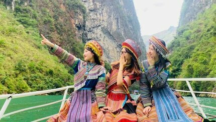 Tour Hà Giang 30/4 - Mùa cao nguyên đá nở hoa
