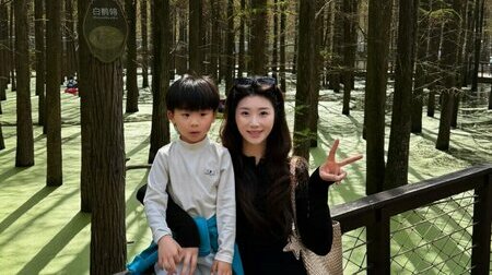 Du khách check in tại Hồ Thanh Sơn