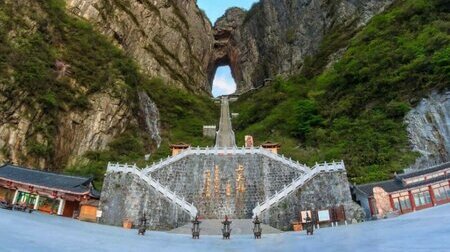 Thiên Môn Sơn đỉnh núi nổi tiếng nhất Trương Gia Giới