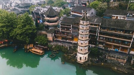 Tháp Vạn Danh tại Phượng Hoàng Cổ Trấn