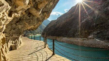 Check in Khe Hổ Nhảy thẳng cảnh thiên nhiên kỳ thú này là một hẻm núi sâu, dài và hẹp nhất thế giới