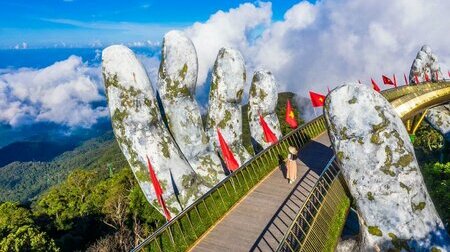 Check - in tại Cầu Vàng Bà Nà Hills