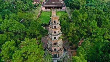 Chiêm ngưỡng sự linh thiêng giữa không gian thiên nhiên hùng vĩ trong tour du lịch Đà Nẵng - Huế