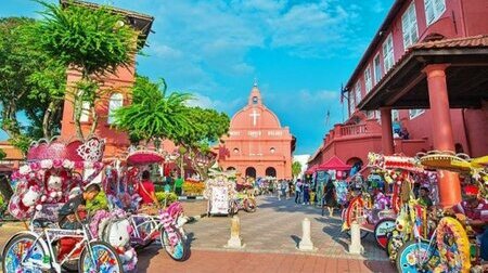 Xích lô rực rỡ sắc màu tạo nét sinh động cho phố cổ