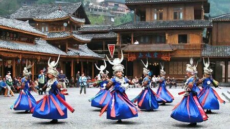 Tour Trung Quốc Quý Châu Tây Giang Tiểu Thất Khổng 5N4Đ