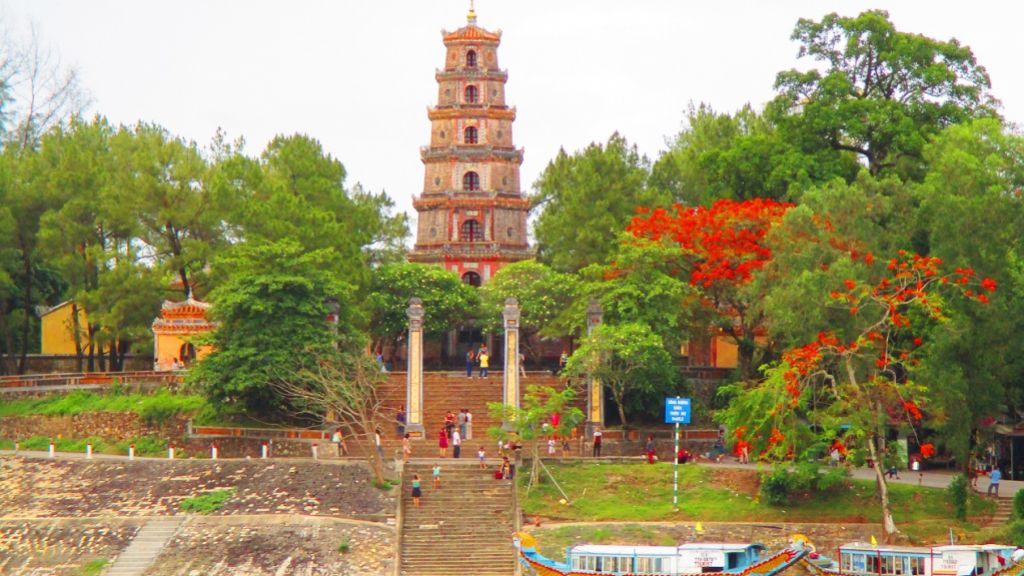 Ghé thăm chùa Thiên Mụ, ngôi chùa mang nét cổ kính và lâu đời tại Huế