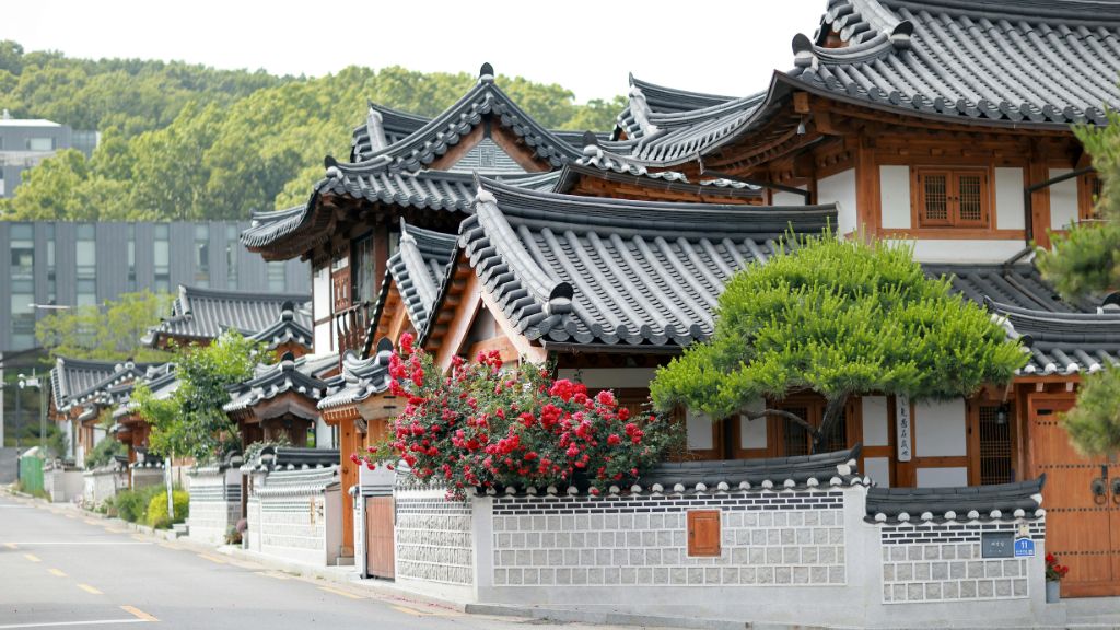 Làng cổ Namsan với những ngôi nhà Hanok truyền thống