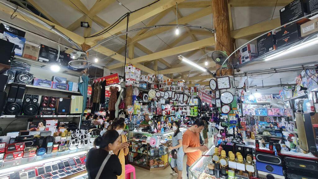 Mua sắm tại chợ Lạng Sơn