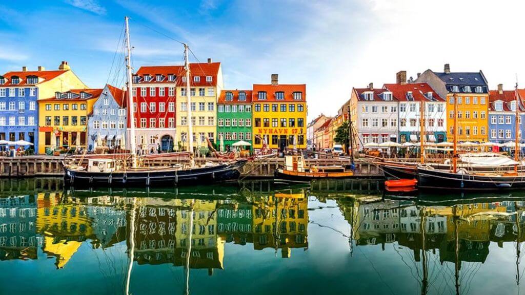 Copenhagen – thủ đô xinh đẹp của Đan Mạch, nổi bật với vẻ cổ kính và hiện đại hài hòa