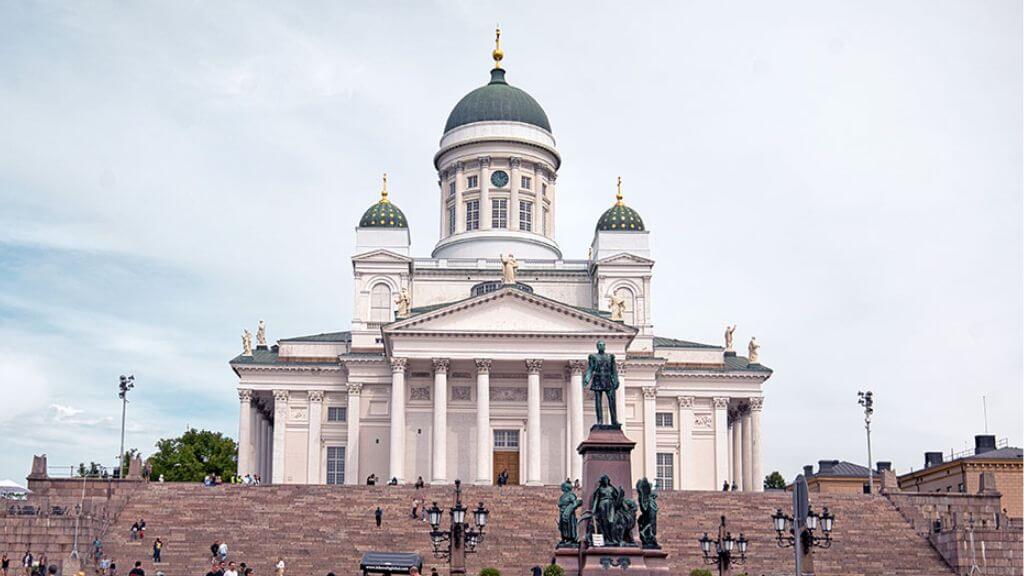 Senate Square – quảng trường trung tâm mang vẻ đẹp cổ điển của Helsinki.