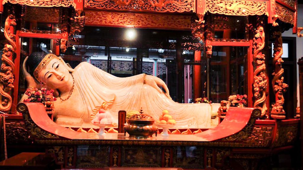 Bức tượng nằm nổi tiếng tại Chùa Ngọc Phật