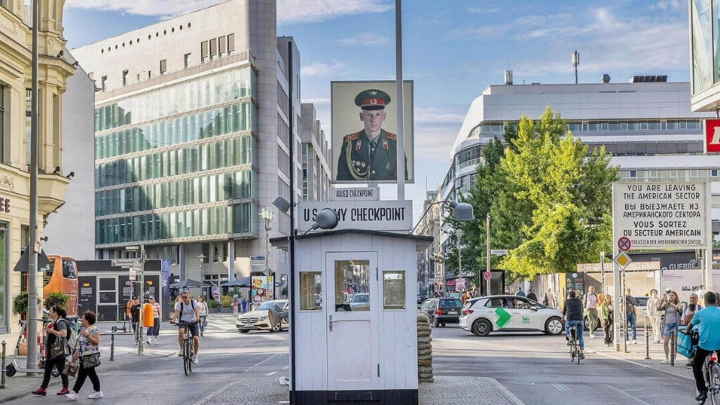 Checkpoint Charlie từng là cửa ngõ phân chia Đông và Tây Berlin