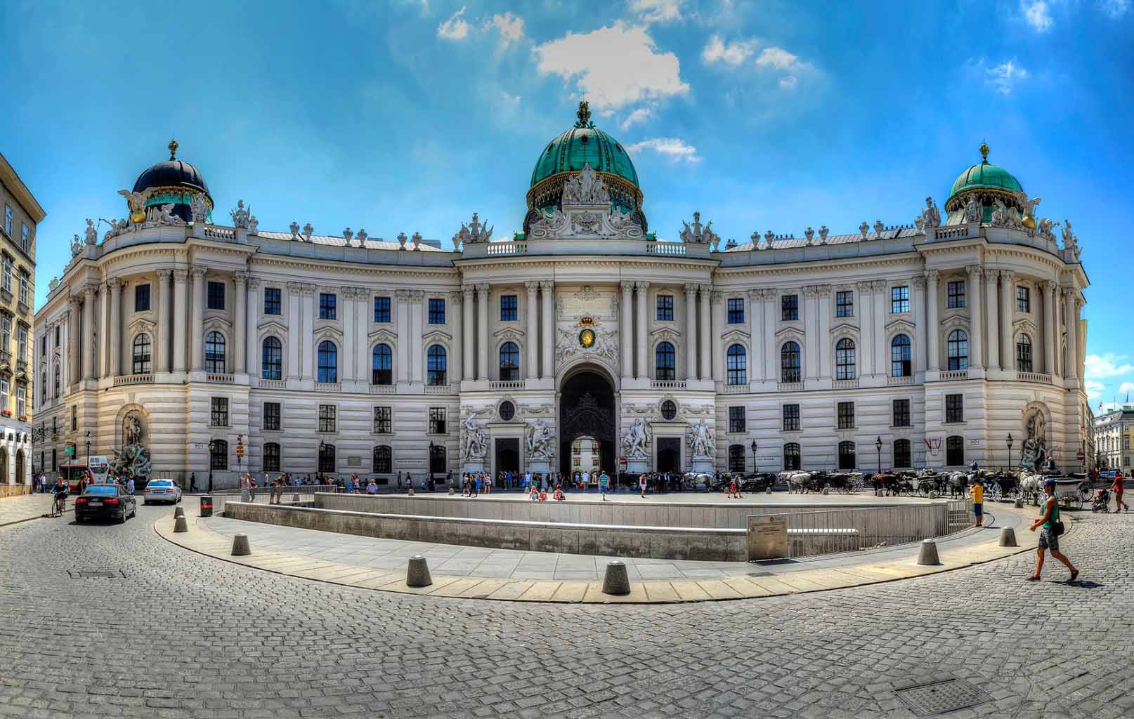 Cung điện Hoàng Gia Hofburg Palace